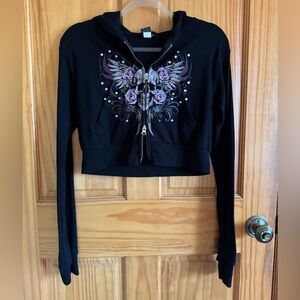 Social Collision Cropped Skull & Roses Zip-Up Hoodie – Medium